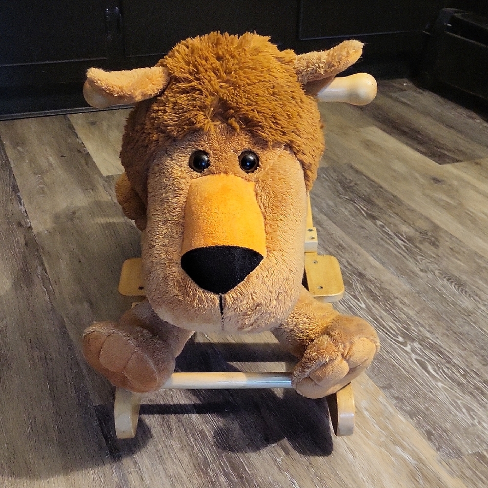 ADORABLE! Plush Lion Wood Rocking Horse With Sounds🦁🐎